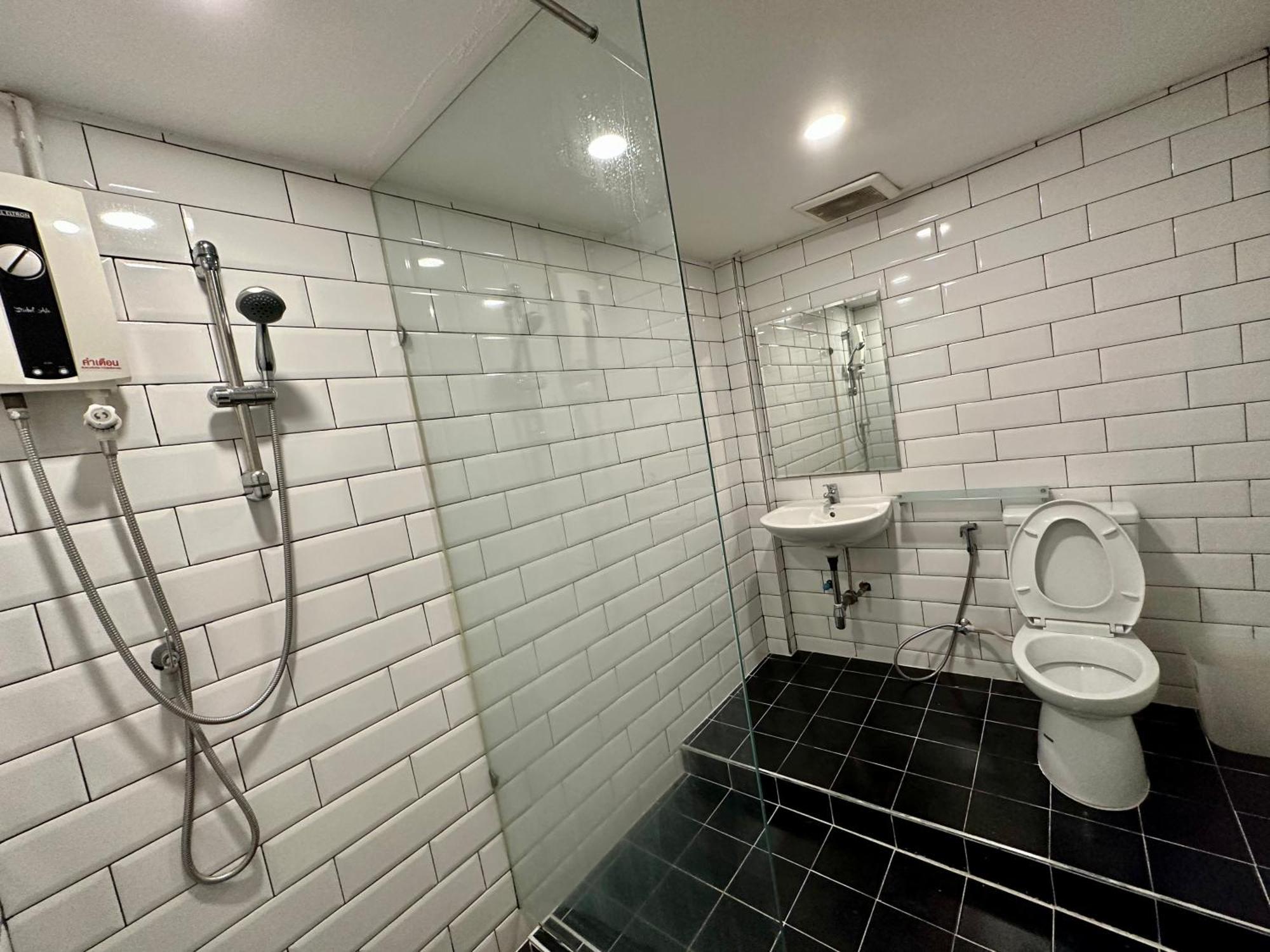 The Cute Silom Hostel Μπανγκόκ Εξωτερικό φωτογραφία